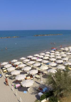 fontanamarina en campsites-marche-by-the-sea-with-pool-and-entertainment 025